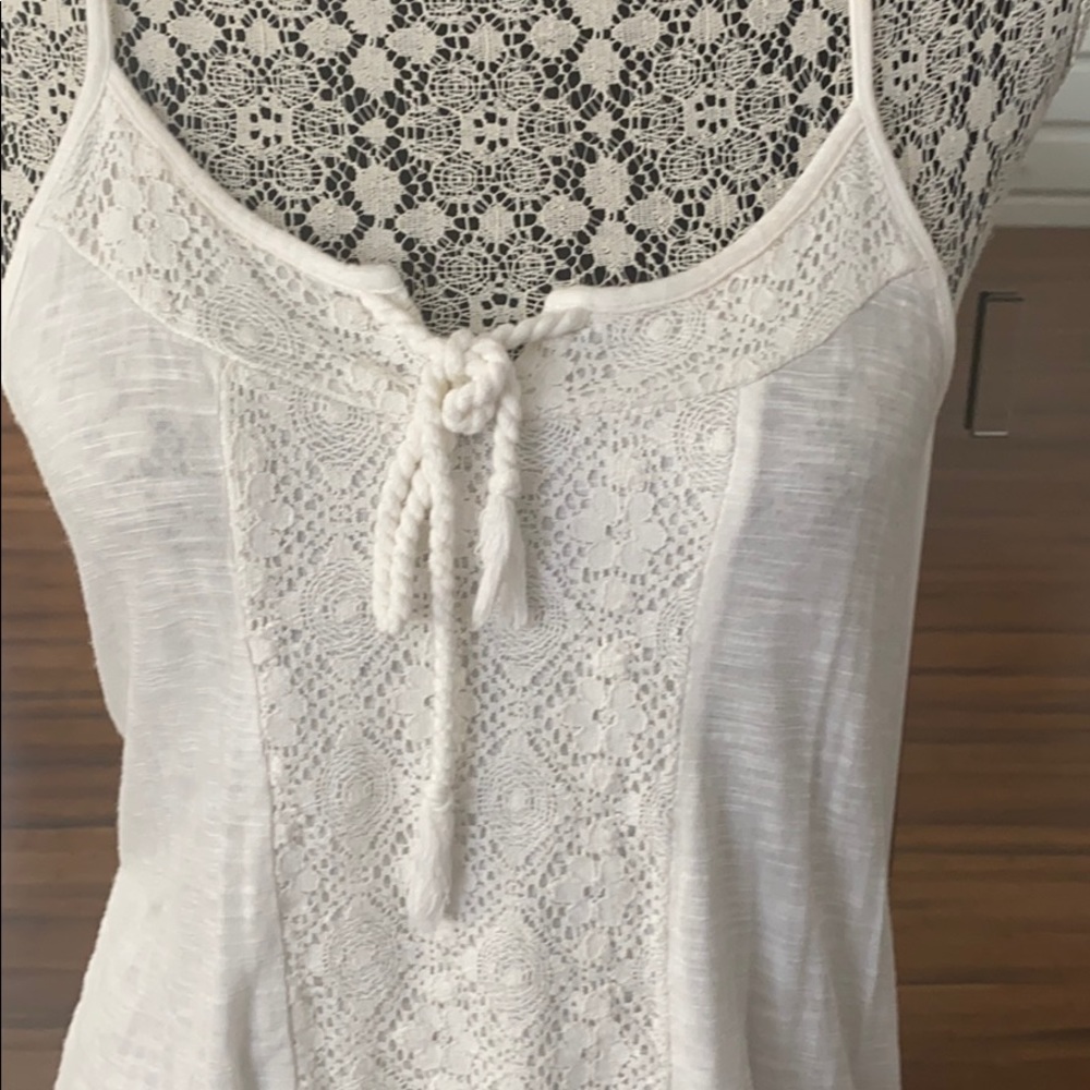 White Detailed Tank Top - Picture 2 of 4